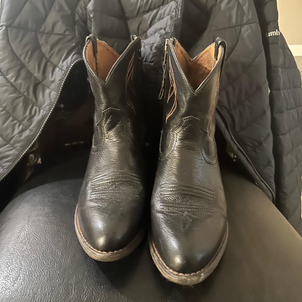 Ariat short black cowboy boots / booties
